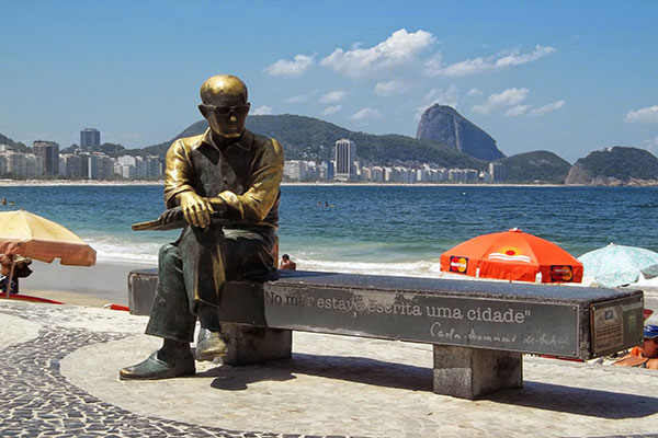 Estátua Carlos Drummond de Andrade