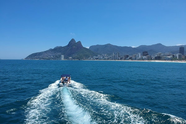 Passeio de Lancha pelas praias