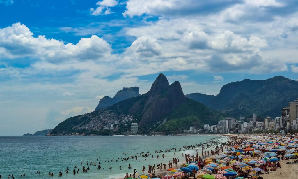 A Praia de Ipanema possui 2,6 km de extensão