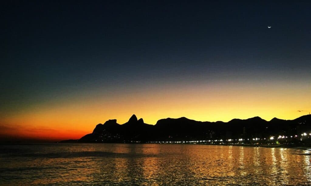 Arpoador é cenário do por do sol mais lindo do Rio de Janeiro