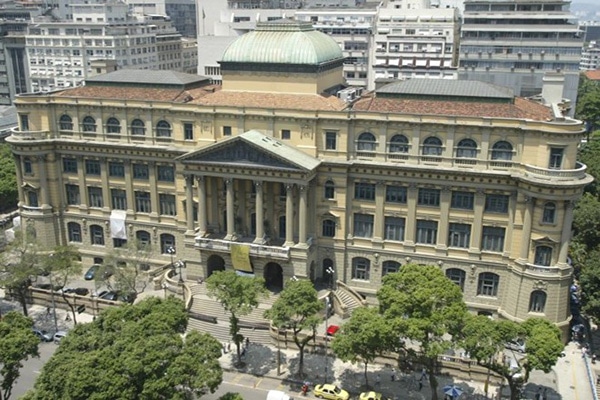 A oitrava maior biblioteca do mundo fica no Rio de Janeiro