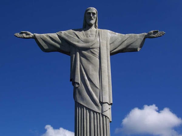 Curiosidade sobre os braços do Cristo Redentor