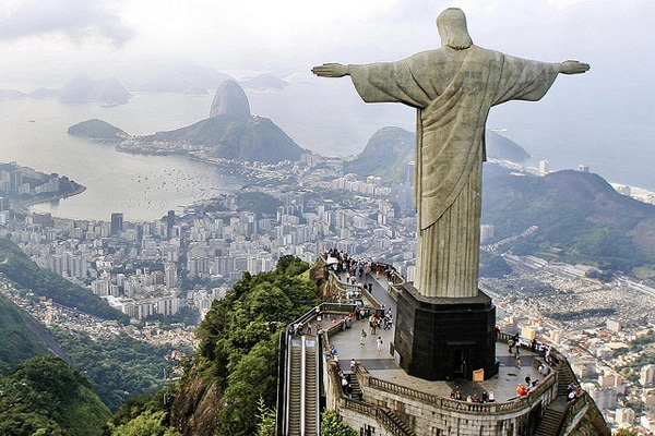 Vista atrás do cristo Redentor