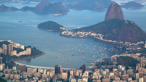 A Baía de Guanabara possui mais de 100 ilhas